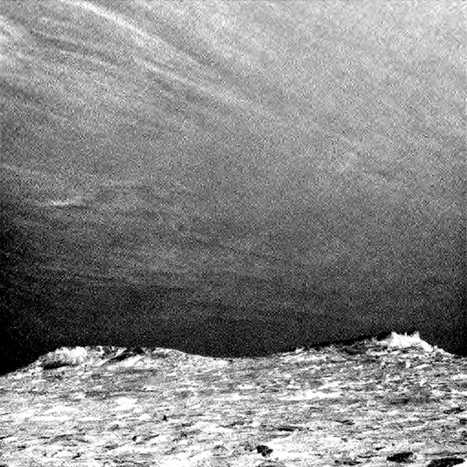 Ровер NASA сделал фото облаков из кристаллов льда на Марсе