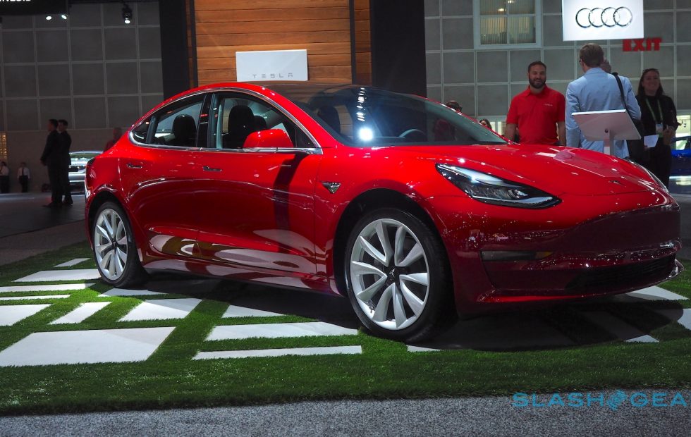 Как обещания по выпуску Model 3 заставили Илона Маска «ночевать на заводе» Как обещания по выпуску Model 3 заставили Илона Маска «ночевать на заводе»